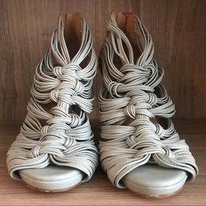 BNew Leather Nevada Blue Gianni Bini 4’ Heels sz 7